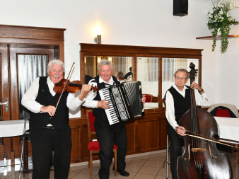 Na veletrzích nás tradičně doprovází hudební trio pana Marečka.